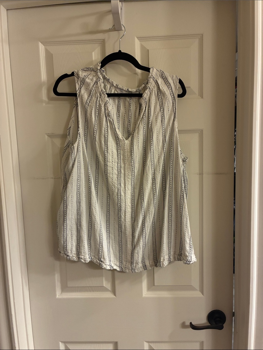 Time and Tru White Sleeveless Striped V-Neck Top